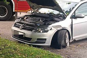 W Staszowie kierowca zasłabł i wjechał w drzewo [ZDJĘCIA]-222883
