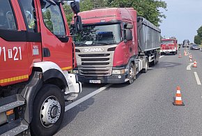 Na DK77 w pow. sandomierskim zapaliła się naczepa ciężarówki-222938