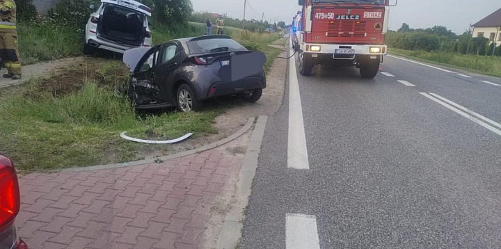 Zderzenie bmw i toyoty na DK 9 w gm. Klimontów-222956