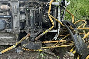 Na drodze krajowej nr 79 przewrócił się bus [ZDJĘCIA]-222976