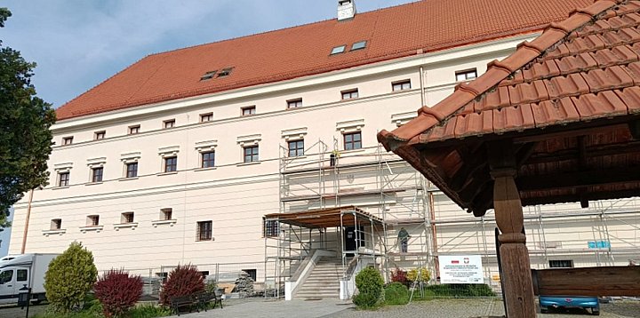 Zamek w Sandomierzu pięknieje w oczach-222972