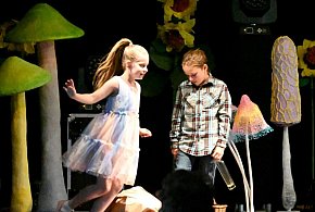 Teatralny dzień w Tarnobrzegu – dwa spektakle w Środowiskowym Domu Kultury!-223036