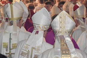 Biskupi po obradach. Krytyka ministerstwa i nowa komisja ds. nadużyć-223047