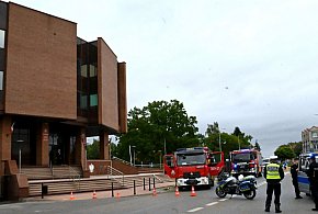 Strażacy ewakuowali ludzi z tarnobrzeskich sądów i prokuratur [ZDJĘCIA]-223049