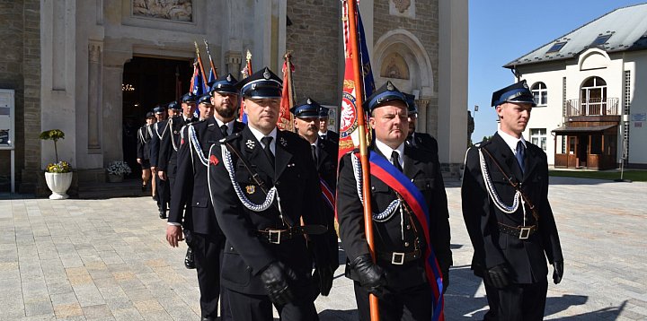 Strażacy i samorządowcy pielgrzymowali do Sulisławic-223090