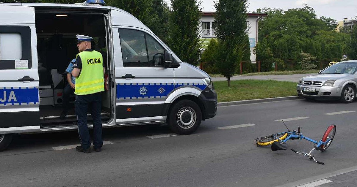 Potrącenie rowerzystki w Tarnobrzegu. Do wypadku doszło na pasach [ZDJĘCIA]