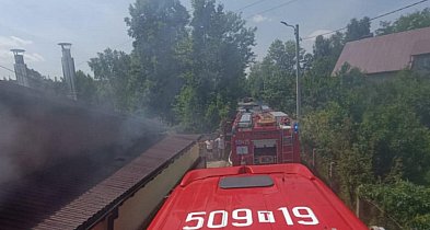 Płonie wędzarnia pod Staszowem. Z ogniem walczy 6 zastępów straży-223192