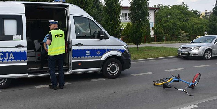 Potrącenie rowerzystki w Tarnobrzegu. Do wypadku doszło na pasach [ZDJĘCIA]