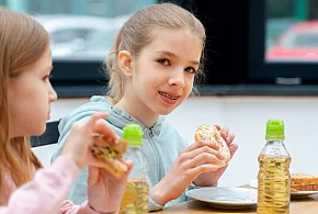 Dzieci już tego nie kupią w szkole? Rząd zapowiada zmiany-223226