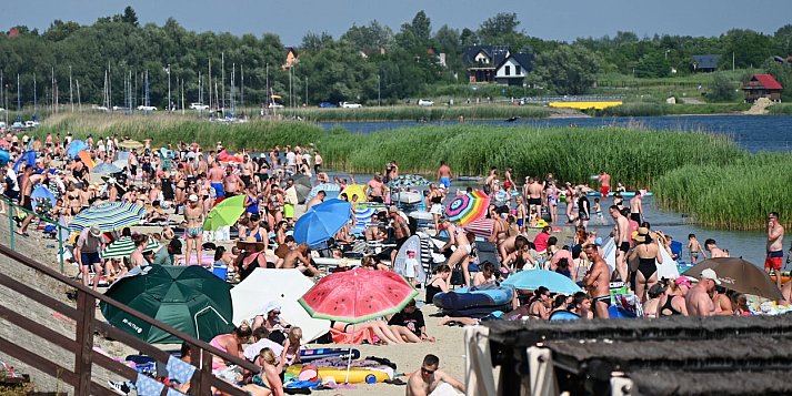 Plażowicze tłumni przywitali lato nad Jeziorem Tarnobrzeskim. Zobaczcie ZDJĘCIA! 