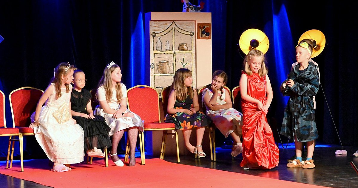 Dziecięce popisy teatralne w Środowiskowym Domu Kultury w Tarnobrzegu zrobiły furorę wśród publiczności [ZDJĘCIA]