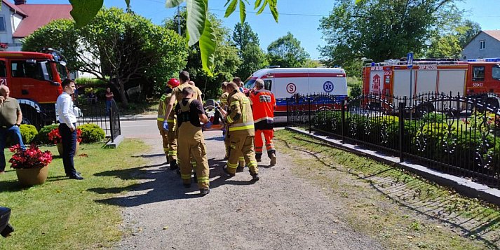 Trzy osoby zasłabły podczas prac w studzience kanalizacyjnej. Dramat pod Staszowem