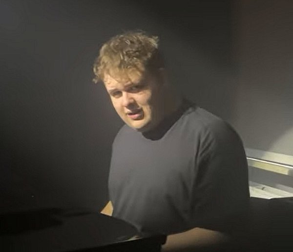 Dawid Fijałkowski ze Staszowa nagrał debiutancki singiel [VIDEO]-223379
