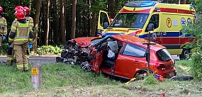 Zderzenie busa z osobówką. Trzy osoby w szpitalu