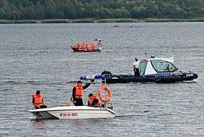 Nurkowie i ekipa z sonarem przeszukują dno Jeziora Tarnobrzeskiego [ZDJĘCIA]-223442