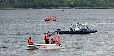 Nurkowie i ekipa z sonarem przeszukują dno Jeziora Tarnobrzeskiego [ZDJĘCIA]-223442