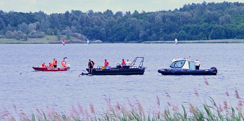 Nad Jeziorem Tarnobrzeskim doszło do tragedii? Służby w akcji [ZDJĘCIA] - 223441