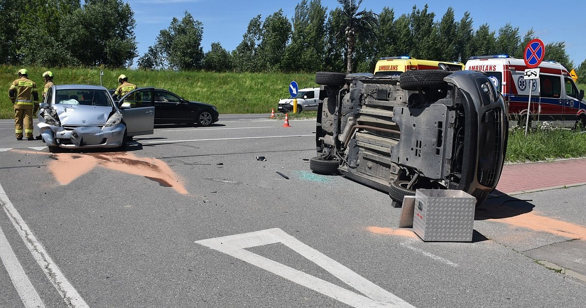 Zderzenie aut na Wisłostradzie w Tarnobrzegu [ZDJĘCIA]