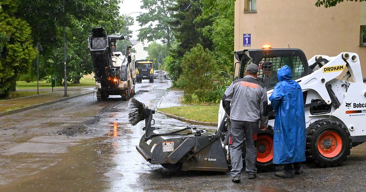Ruszył wyczekiwany od lat remont na placu Tysiąclecia w Tarnobrzegu. Mieszkańcy czekali na niego kilkadziesiąt lat [ZDJĘCIA]