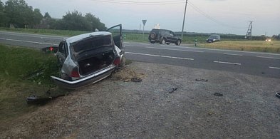 Zderzenie bmw i suzuki na drodze krajowej nr 77. 22-latek z poważnymi obrażeniami-223585