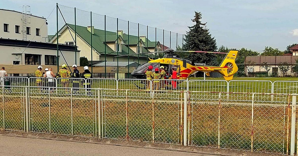 Wybuch w studzience kanalizacyjnej w Skopaniu. Dwie osoby zostały poważnie ranne. Na miejsce wezwano śmigłowiec LPR [ZDJĘCIA]