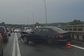 Zderzenie trzech aut na moście w Sandomierzu-223696