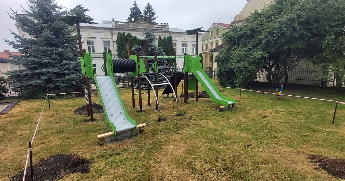 Nowe elementy na placach zabaw w Sandomierzu. Na rycerski plac trzeba jeszcze poczekać