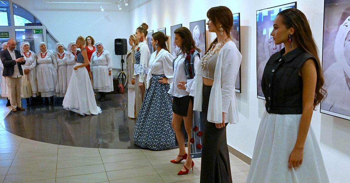 Pokaz mody i lasowiaczki przeniesione w czasie dzięki technice sprzed 150 lat. W Tarnobrzegu zainagurowano Festiwal Kultury Lasowiackiej