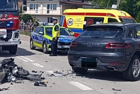 Zderzenie porsche z motocyklem. Motocyklista w ciężkim stanie trafił do szpitala-223892
