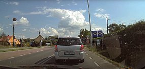 "Dziwne" czerwone światło w Ocicach [WIDEO]
