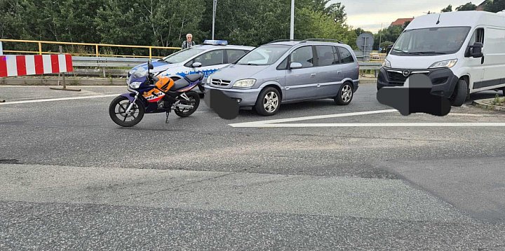 92-letni kierowca opla uderzył autem w motocykl-224003