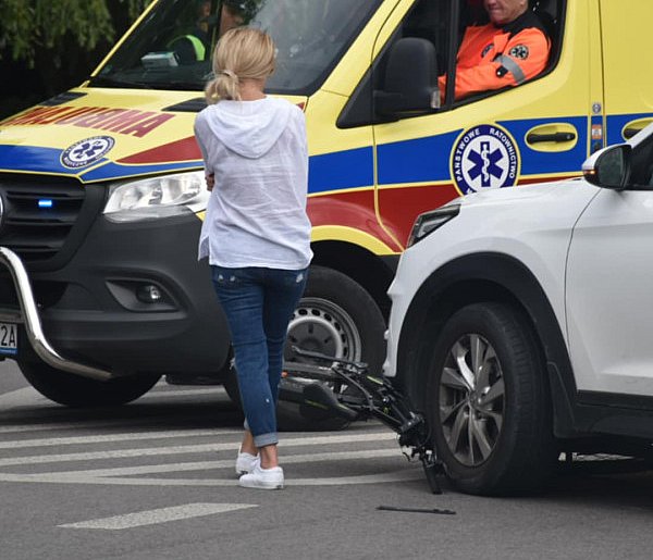 Potrącenie rowerzysty w Tarnobrzegu. Kierująca autem pomyliła gaz z hamulcem?-224044