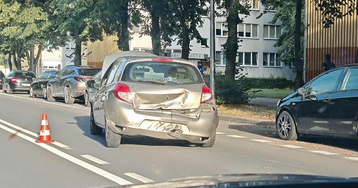 Wypadek na ul. Kopernika w Tarnobrzegu. Dwie osoby trafiły do szpitala
