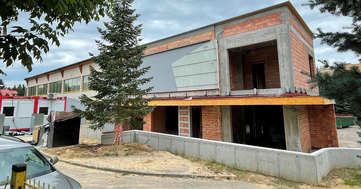 Przebudowa krytej pływalni w Sandomierzu. Termin minął, a końca prac wciąż nie widać