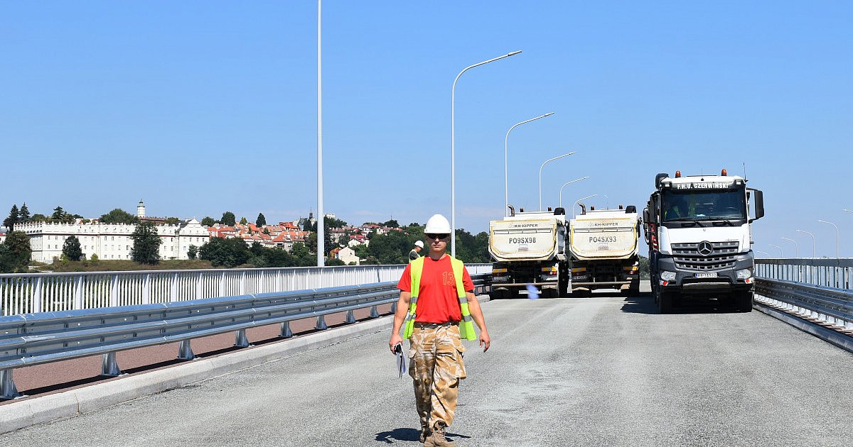 Nowy most w Sandomierzu przechodzi próbę ognia. Przeprawa jest już gotowa [ZDJĘCIA]