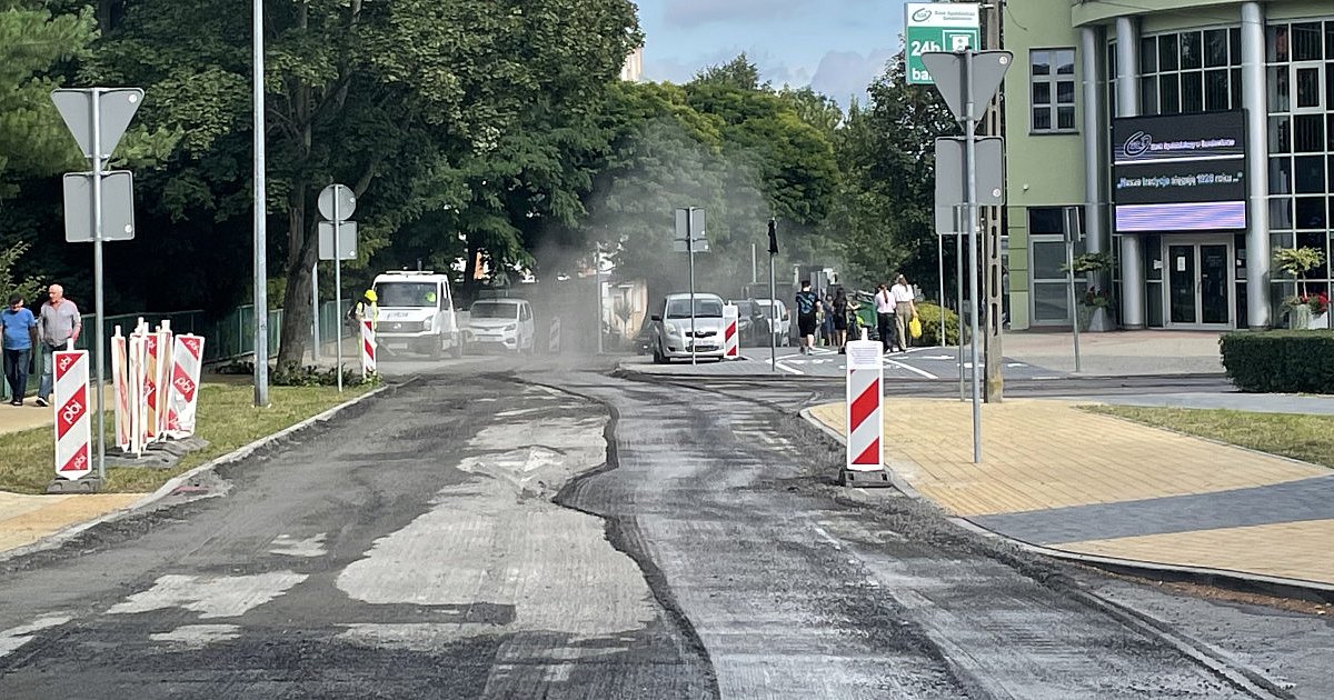 Ul. Słowackiego w Sandomierzu znów w remoncie. Trwają tam roboty poprawkowe   [ZDJĘCIA]