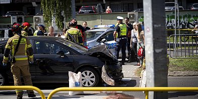 Wypadek na przejściu dla pieszych. Do szpitala trafiła kobieta i jej 8-letni syn-224673