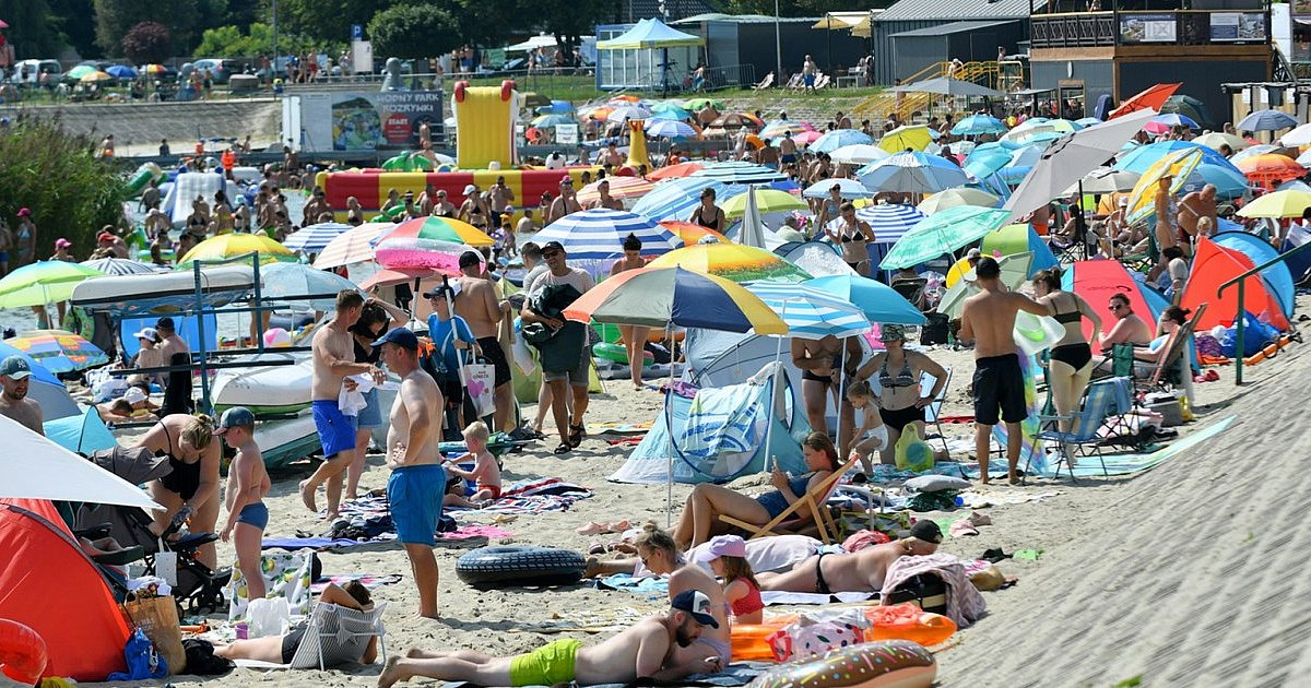 Prawdziwy najazd turystów nad Jezioro Tarnobrzeskie w sobotę, 16 sierpnia [ZDJĘCIA]