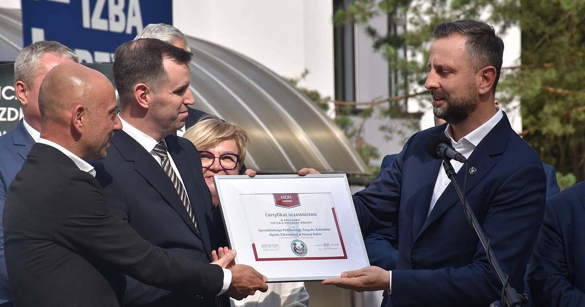Minister Obrony Narodowej odwiedził szpital w Nowej Dębie [ZDJĘCIA]