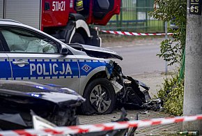 Jechali ścigać hulajnogi, a rozbili radiowóz [ZDJĘCIA] -224938