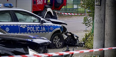 Jechali ścigać hulajnogi, a rozbili radiowóz [ZDJĘCIA] -224938