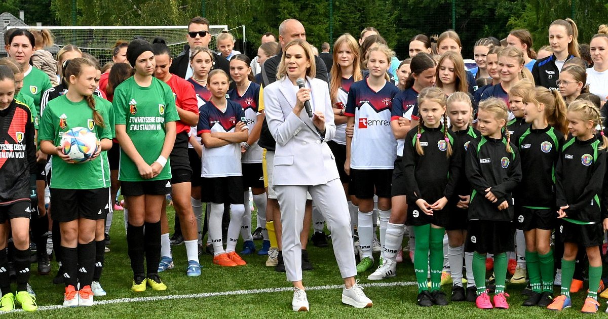 Pierwsza Dama Marta Nawrocka otworzyła w Tarnobrzegu piłkarski festiwal [ZDJĘCIA]