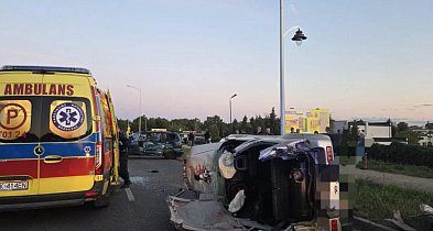 Groźny wypadek w Staszowie. Dwie osoby trafiły do szpitala [ZDJĘCIA]-224991