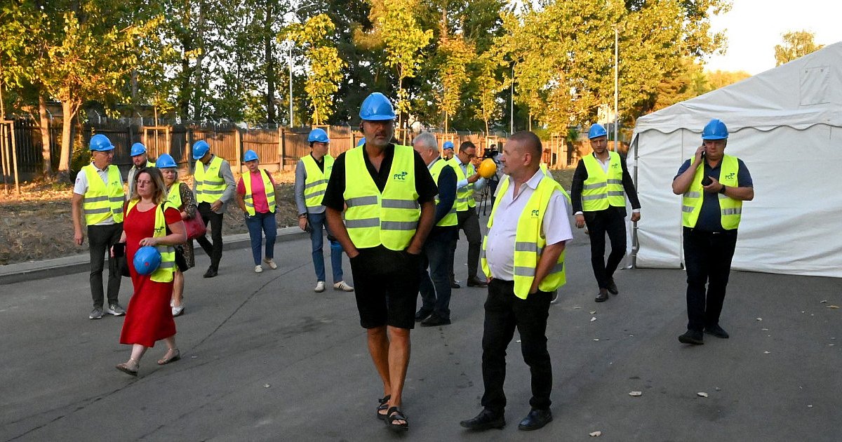 Nowe otwarcie, stare pretensje. Prezydent Tarnobrzega i radni spotkali się z szefostwem spółki FCC [ZDJĘCIA]