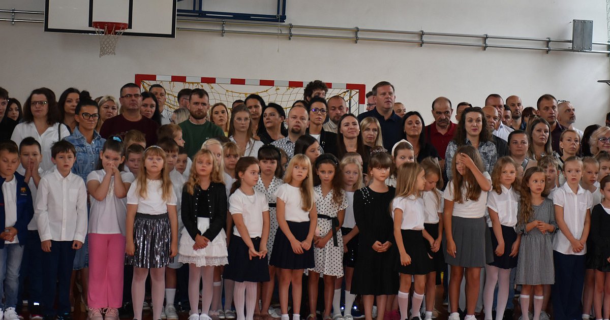 Inauguracja roku szkolnego w sandomierskiej "Czwórce". Szkoła przyjęła dzieci z remontowanych placówek [ZDJĘCIA]