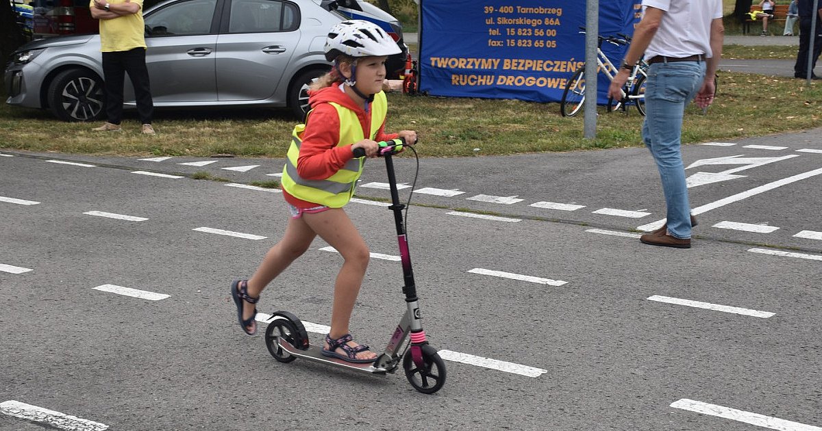 Bezpieczna jazda na hulajnodze - profilaktyczna akcja w Tarnobrzegu [ZDJĘCIA]