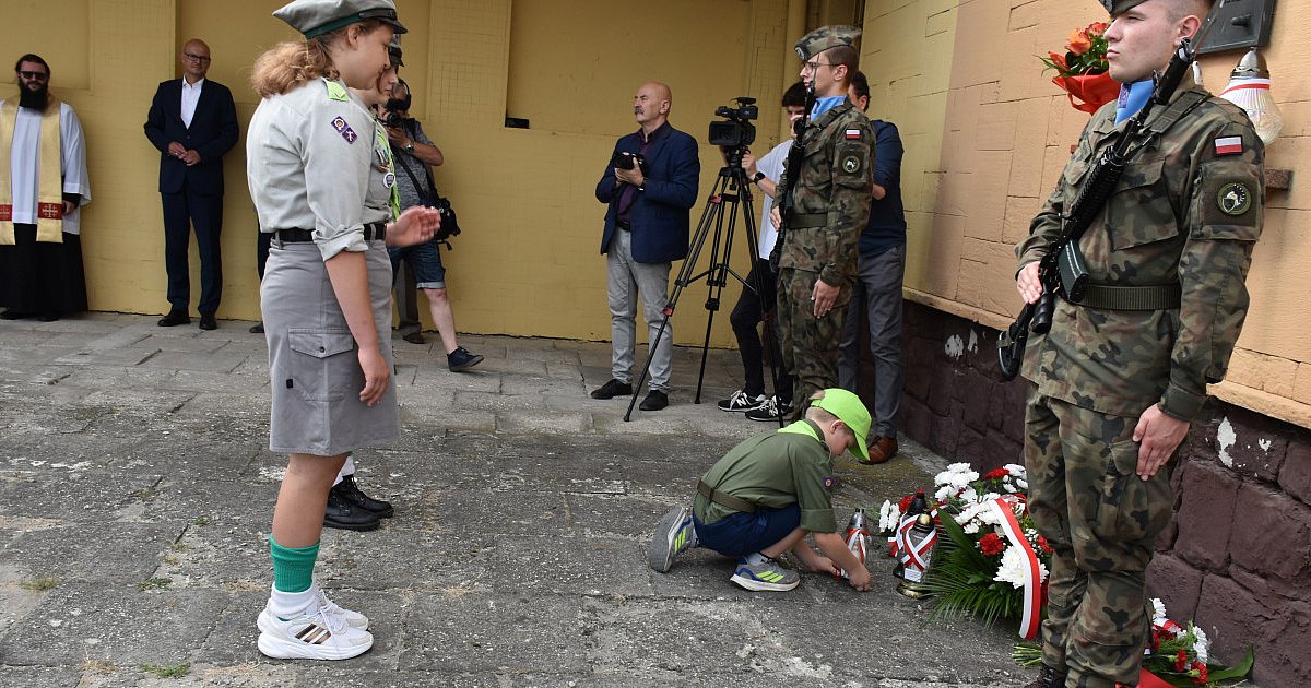 Gdy wojna dotarła do Sandomierza - rocznicowe obchody na dworcu kolejowym [ZDJĘCIA]