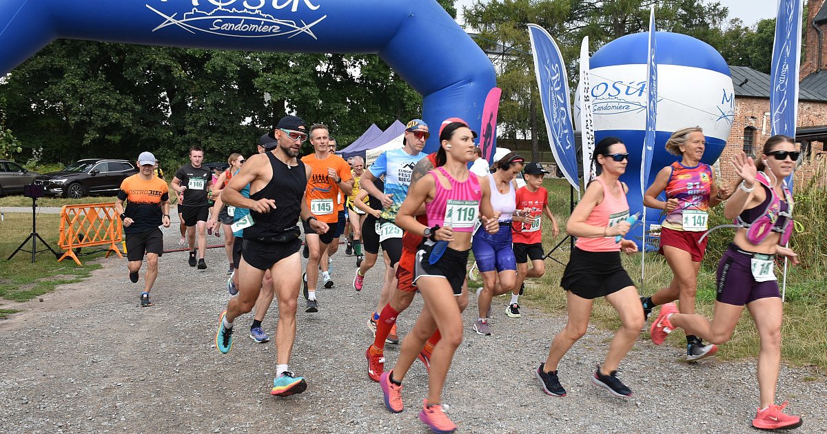 V Festiwal Biegowy Sandomierskim Szlakiem Winiarskim. Przez winnice, sady i Góry Pieprzowe [ZDJĘCIA]