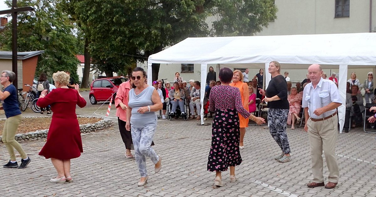 Pełen atrakcji Piknik Rodzinny u dominikanów w Tarnobrzegu. Były konkursy, poczestunki, koncerty i potańcówka [ZDJĘCIA]