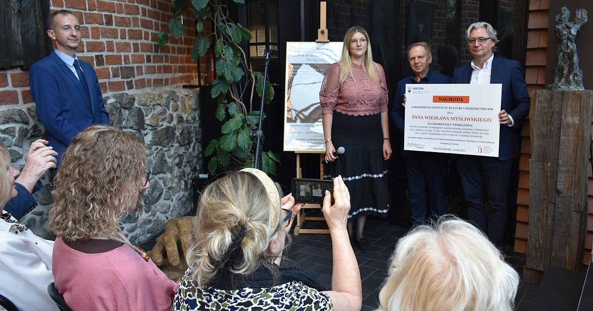 "Powinien dostać Nobla". W Sandomierzu uhonorowano Wiesława Myśliwskiego [ZDJĘCIA]